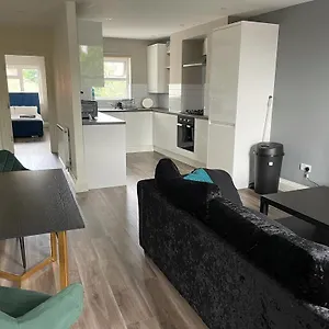  Apartment Luxe 2 Bedroom Duplex With Free Parking