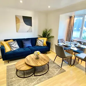 cheerful-modern-3-bed-townhouse-free-parking.bournemouth-hotels.org/