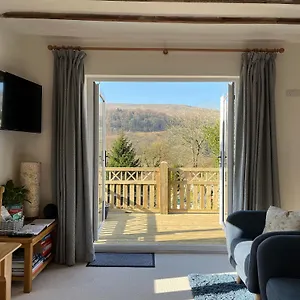 luxurious-annexe-with-spectacular-view.yorkshirehotels.net/