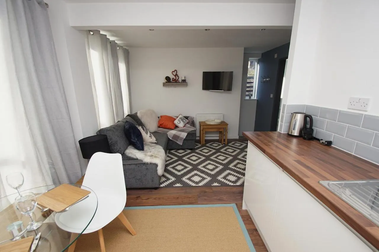 Apartment 3 Broadhurst Court Sleeps 4 Minutes From Town Centre & Train Stockport 0*,  United Kingdom