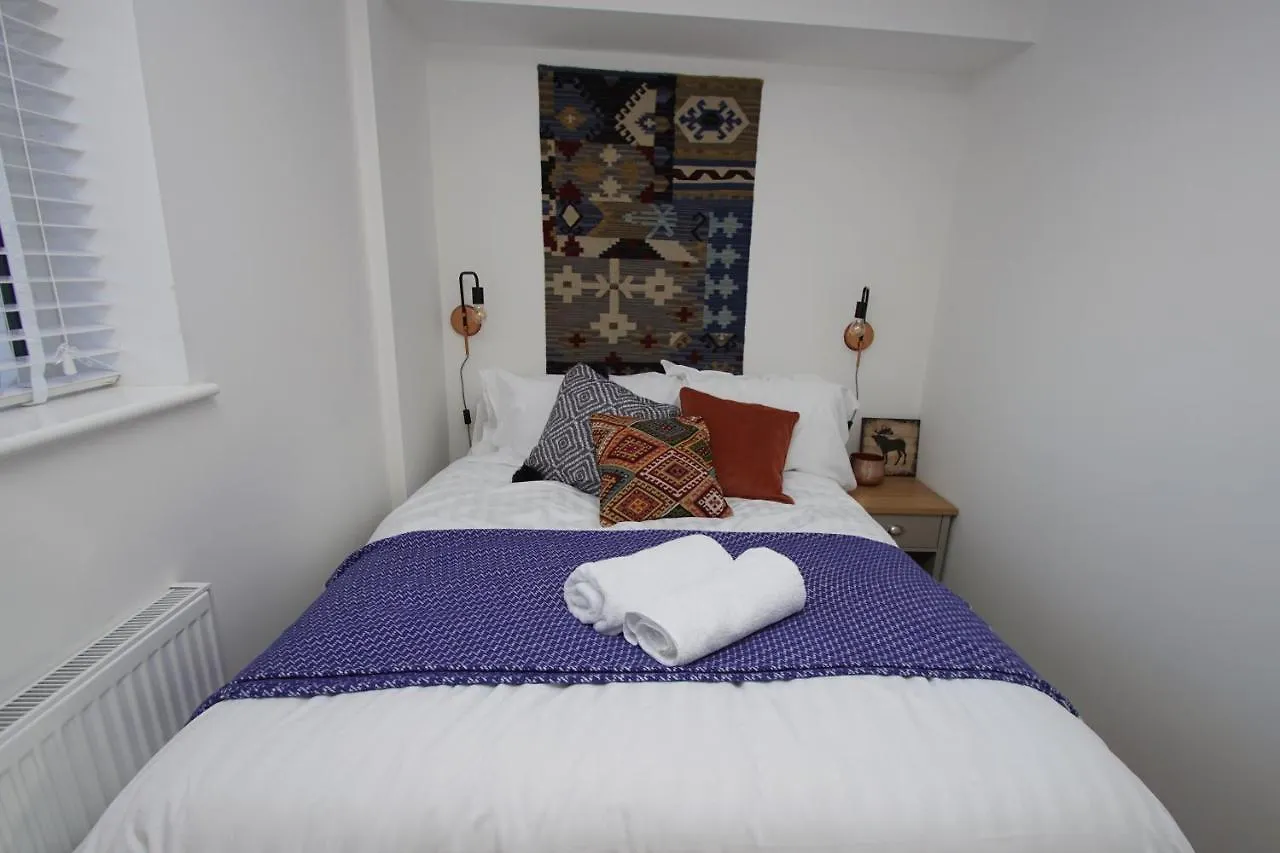 Apartment 3 Broadhurst Court Sleeps 4 Minutes From Town Centre & Train Stockport