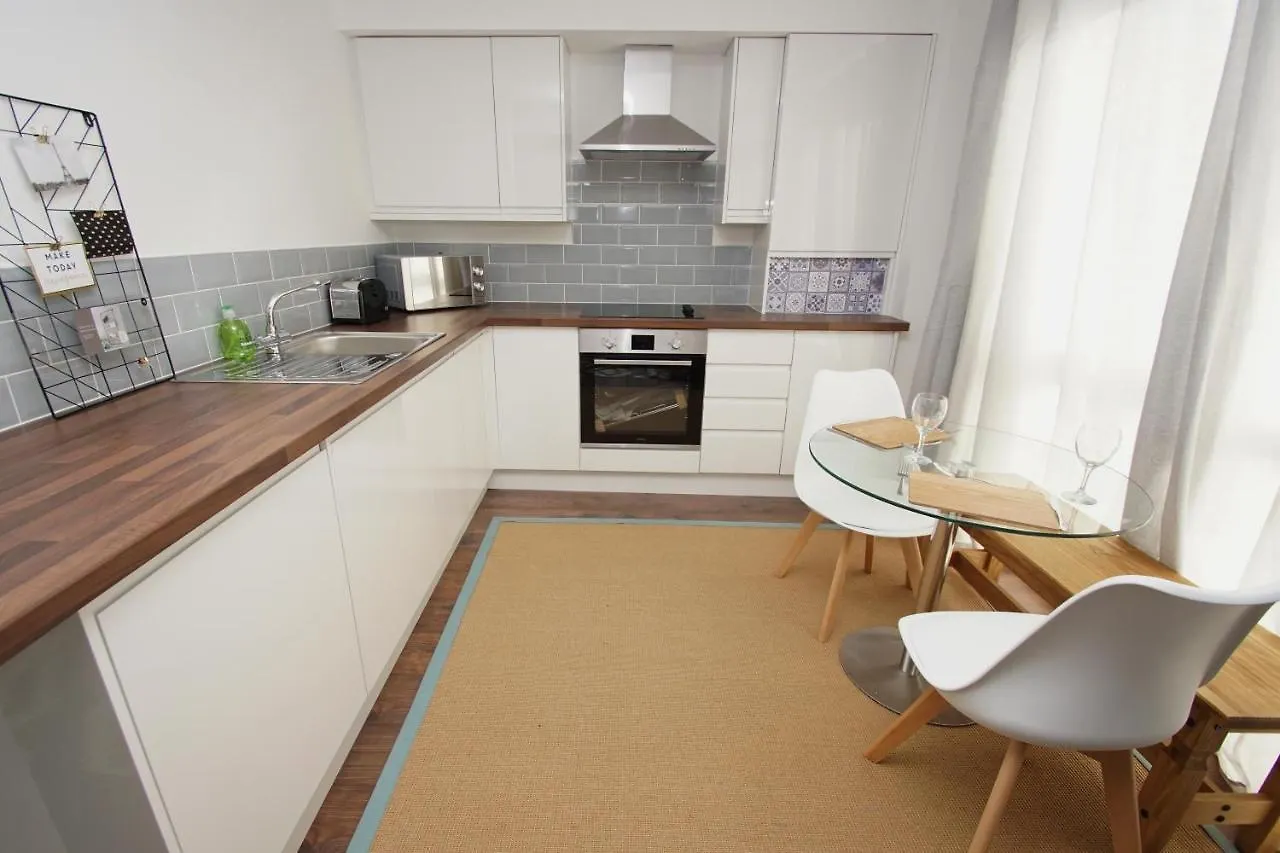 Apartment 3 Broadhurst Court Sleeps 4 Minutes From Town Centre & Train Stockport United Kingdom
